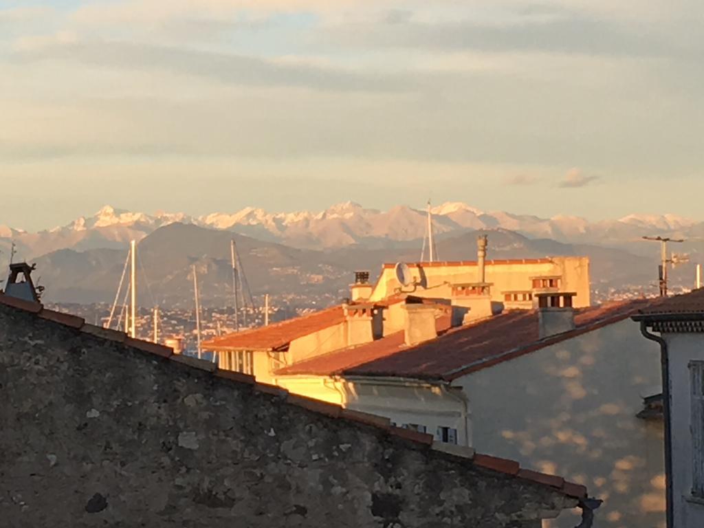 Light Filled Penthouse In Old Antibes. Heart Of The Riviera 아파트 외부 사진