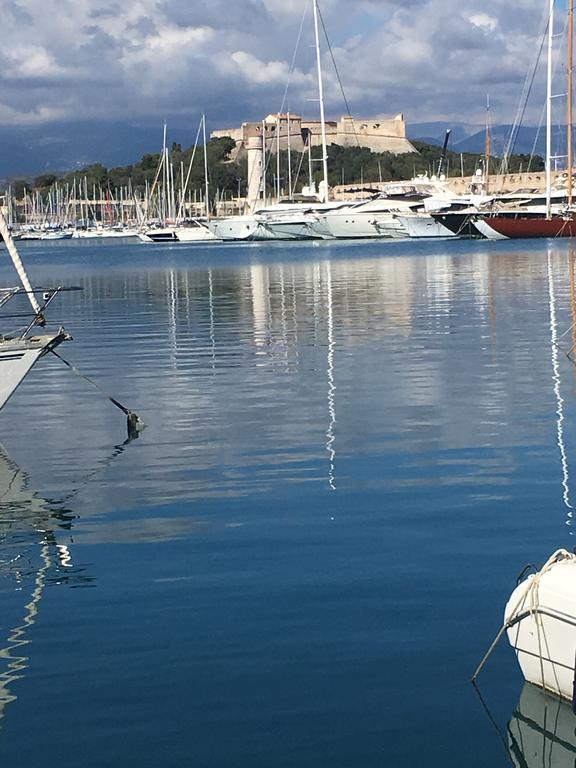 Light Filled Penthouse In Old Antibes. Heart Of The Riviera 아파트 외부 사진