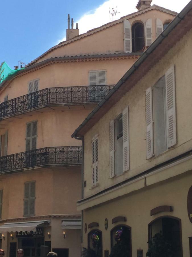 Light Filled Penthouse In Old Antibes. Heart Of The Riviera 아파트 외부 사진